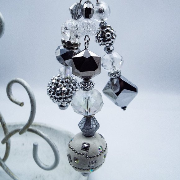 Cynthia Lynn "BAG BLING" Winter White and Silver Handbag Charm - Picture 2 of 9